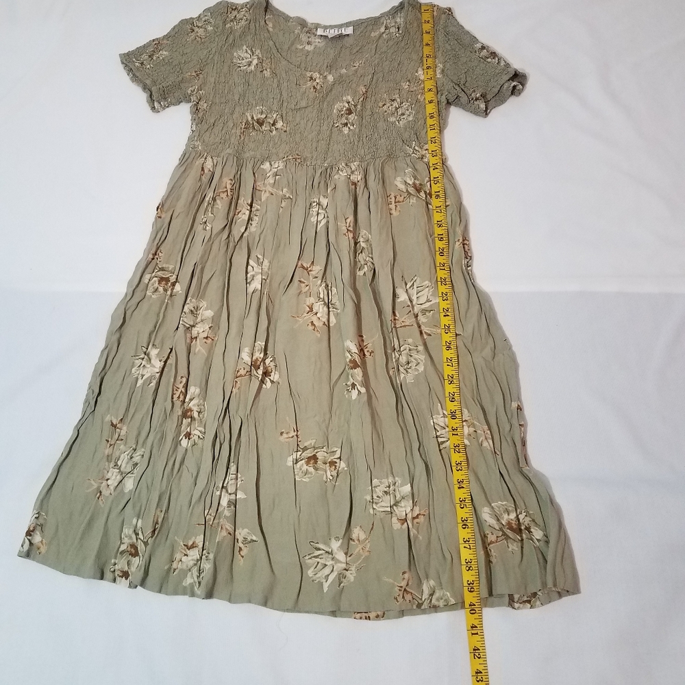 Beautiful woman's dress! - Picture 6 of 9